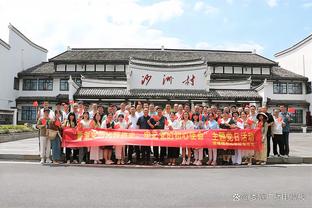 博主：梅西中国香港行上半场都还正常，但中场休息后脸突然就黑了